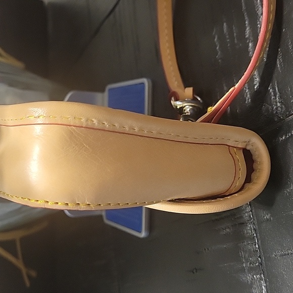 Dooney and Bourke Wristlet - Picture 5 of 6